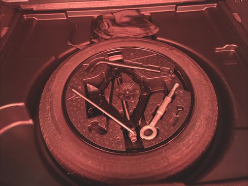 Used 2018 Volvo V60 T5 Cross Country w/ Convenience Package image 16