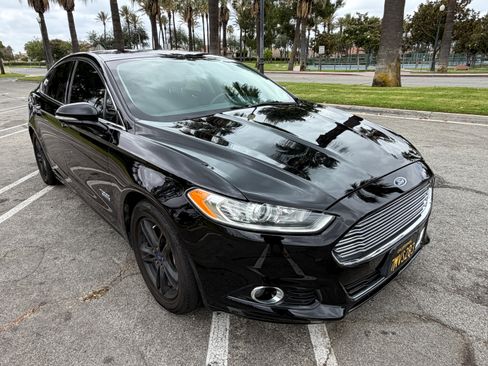 Used 2016 Ford Fusion Energi Titanium FWD image 4