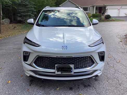 Used 2024 Buick Encore GX Avenir w/ Avenir Convenience Package image 2