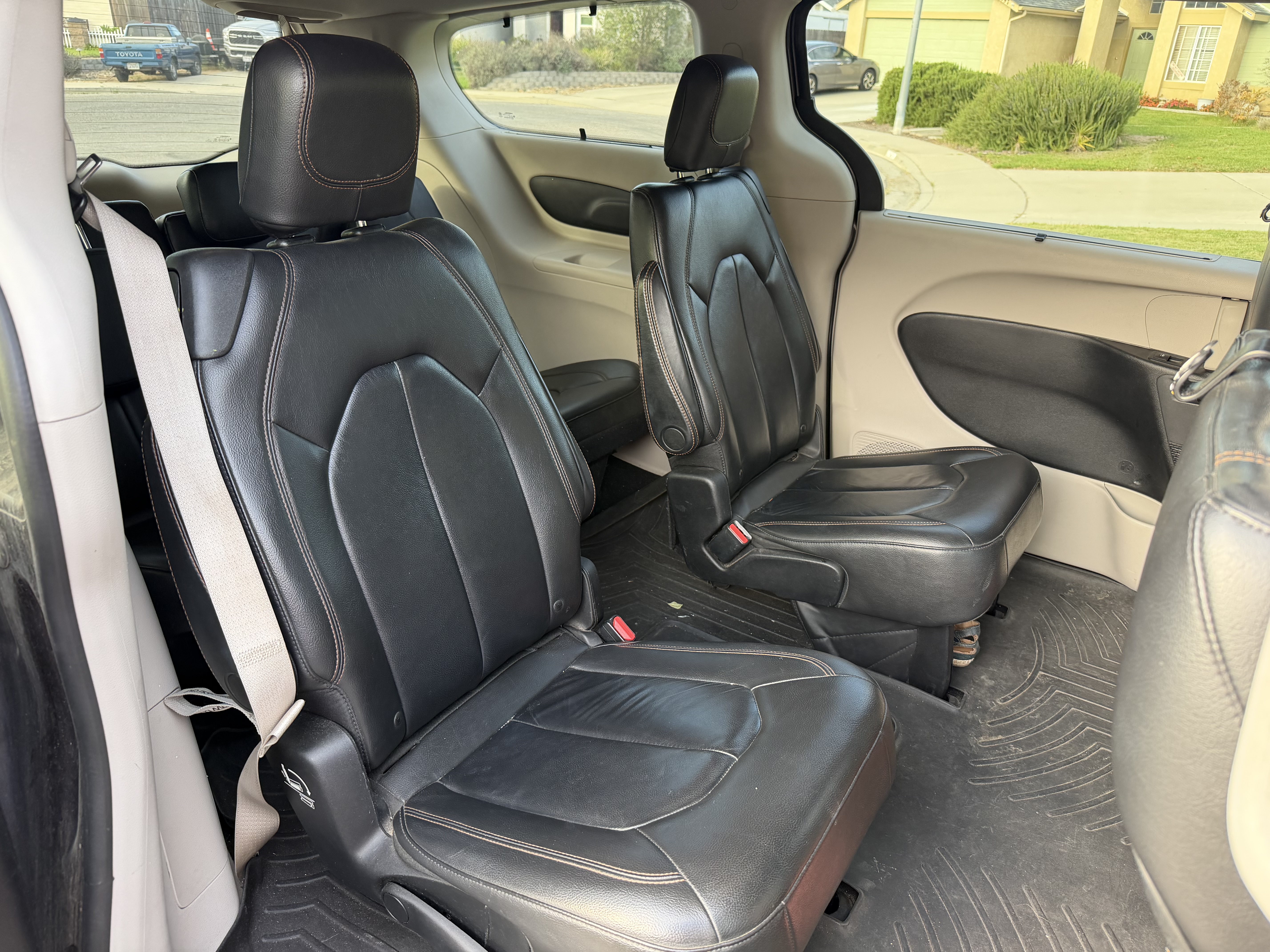 Used 2017 Chrysler Pacifica Touring-L FWD image 5
