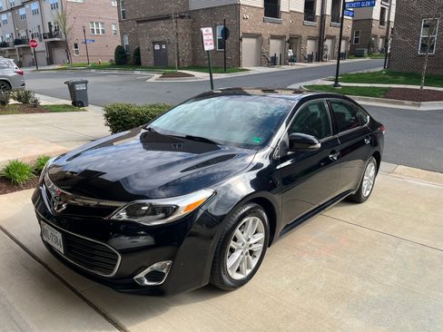 Used 2013 Toyota Avalon XLE image 2