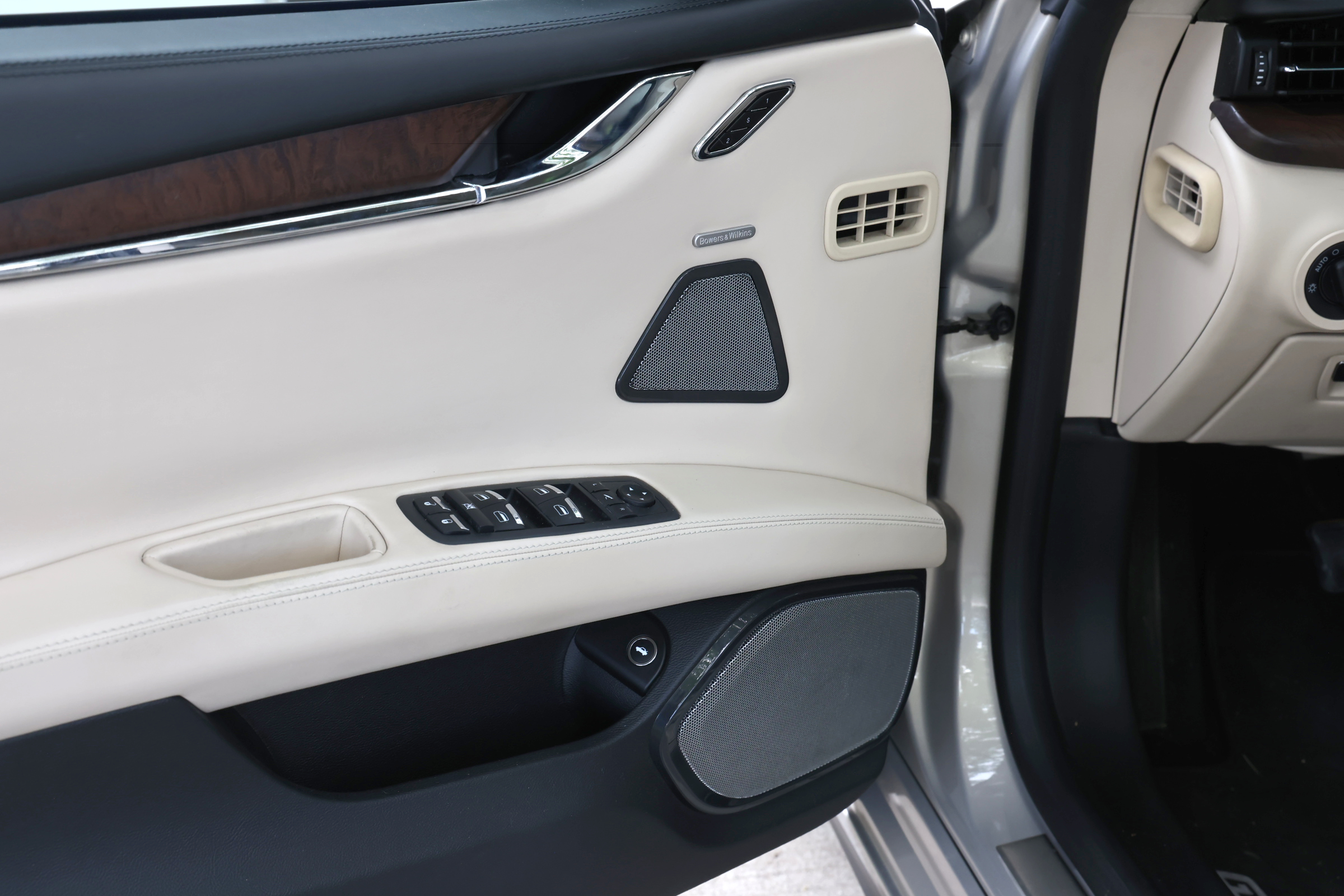 Used 2014 Maserati Quattroporte GTS RWD image 13