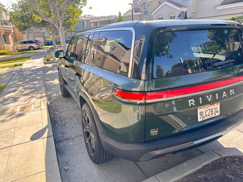 Used 2024 Rivian R1S Adventure image 10