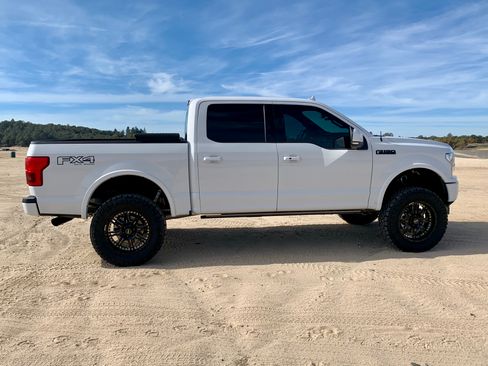 Used 2018 Ford F150 Lariat w/ Equipment Group 502A Luxury AWD/4WD image 4