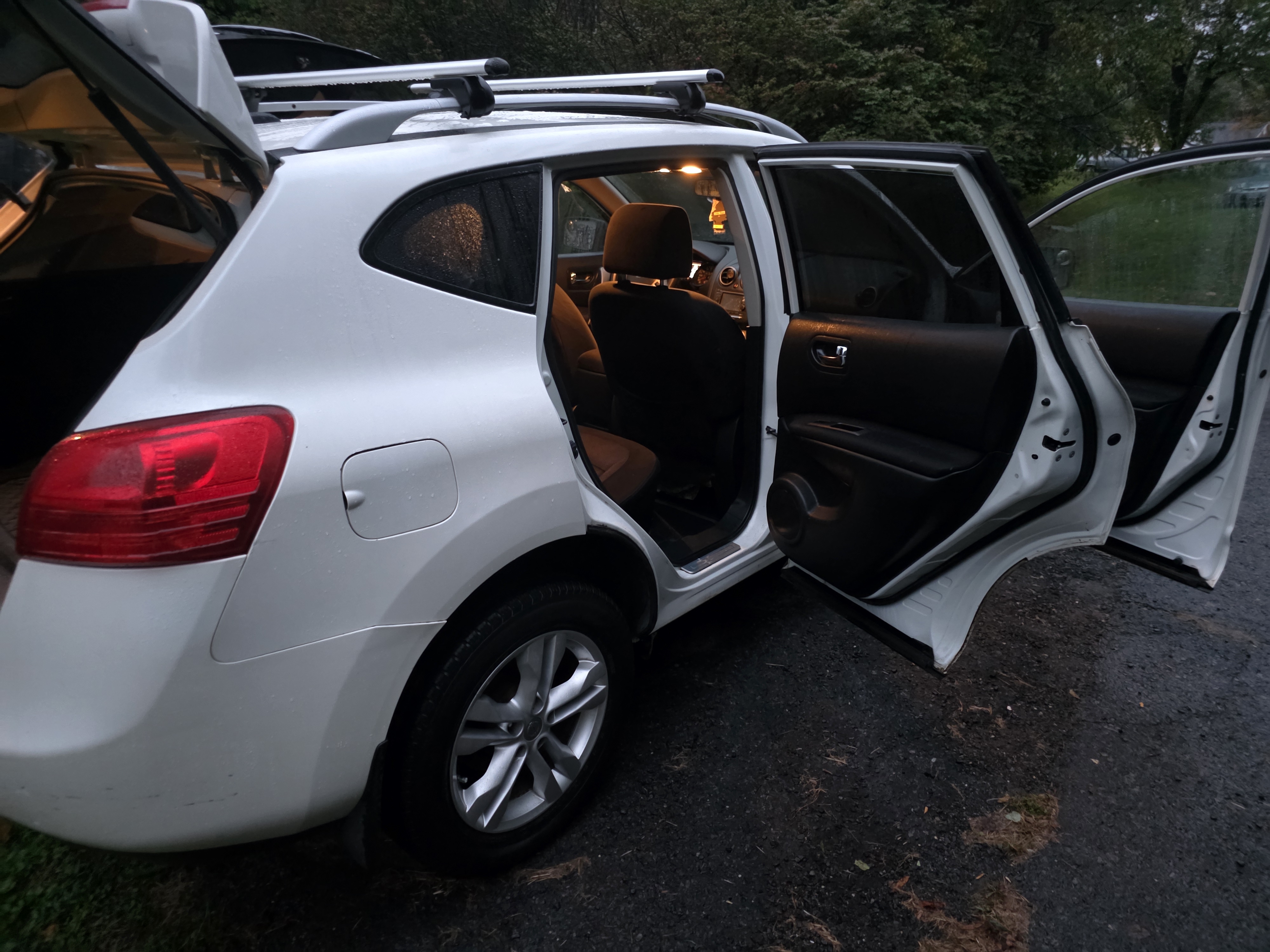 Used 2012 Nissan Rogue SV w/ Premium Pkg AWD/4WD image 23