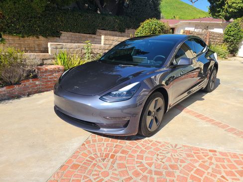 Used 2022 Tesla Model 3 Long Range image 1