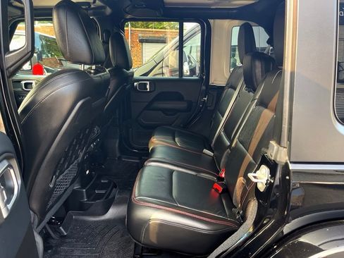 Used 2018 Jeep Wrangler Unlimited Rubicon image 16