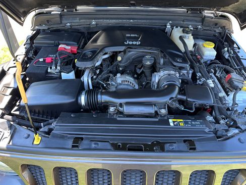 Used 2019 Jeep Wrangler Unlimited Sport S AWD/4WD image 8