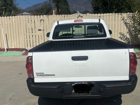 Used 2013 Toyota Tacoma 2WD Regular Cab image 2