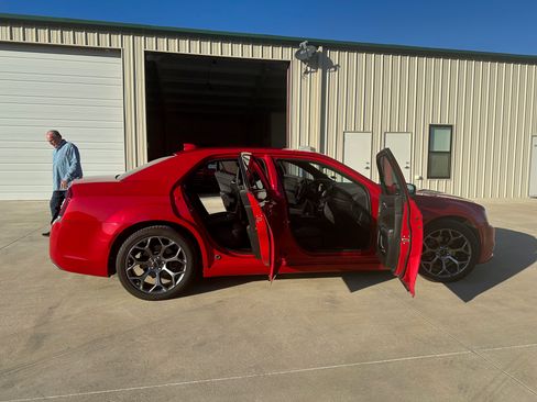Used 2015 Chrysler 300 S image 8