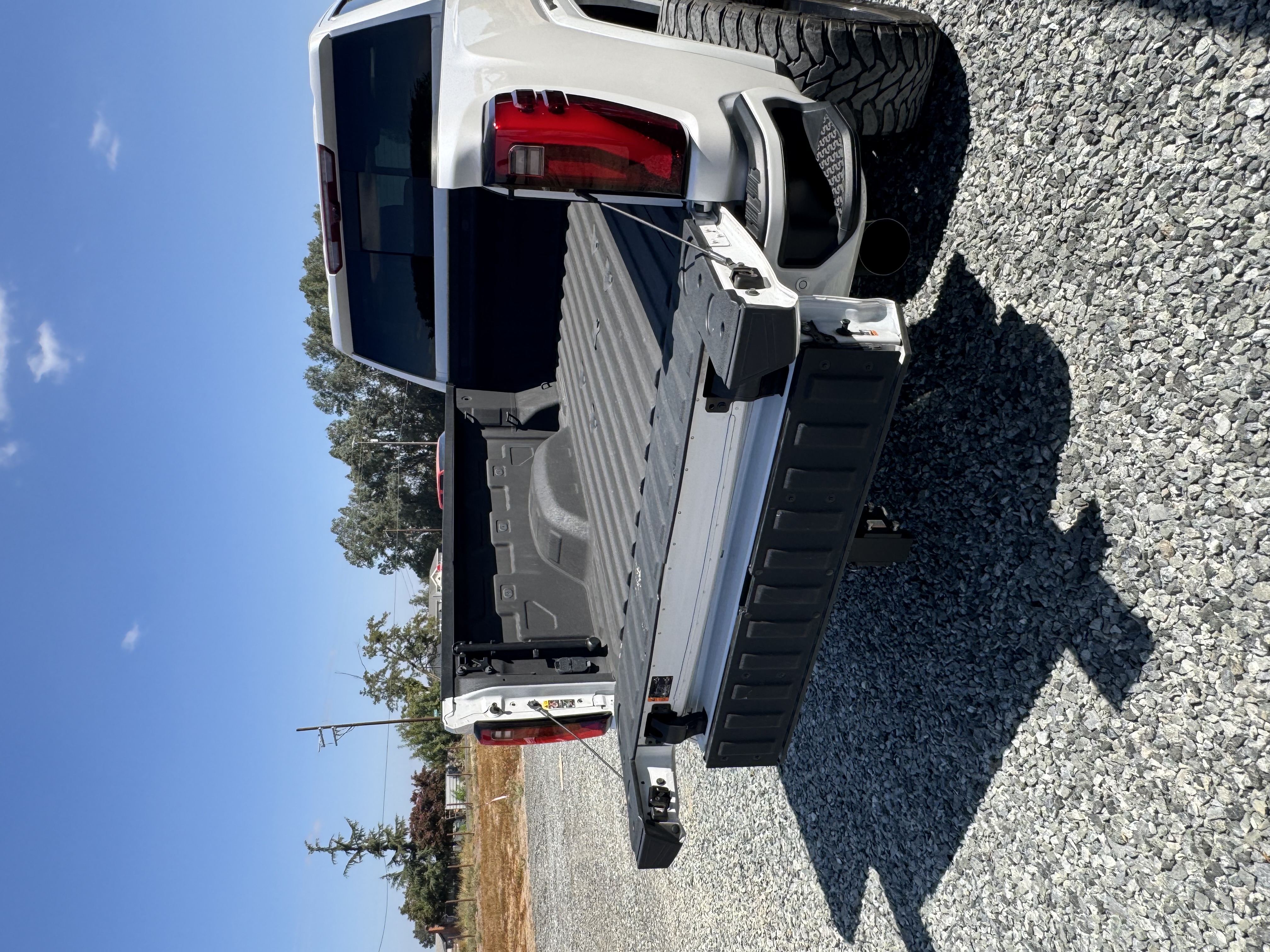 Used 2024 GMC Sierra 2500 Denali Ultimate AWD/4WD image 4