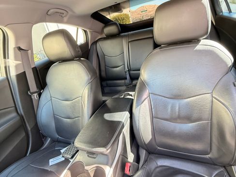 Used 2017 Chevrolet Volt LT w/ Comfort Package FWD image 10