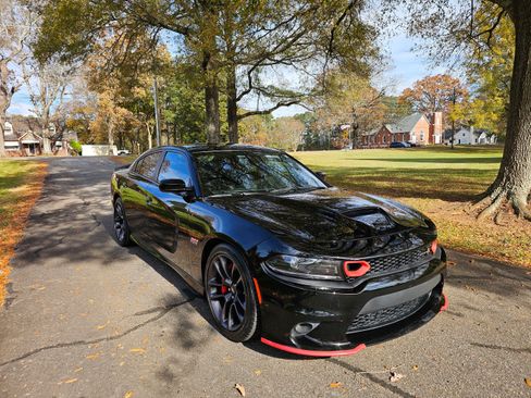 Used 2022 Dodge Charger Scat Pack image 1