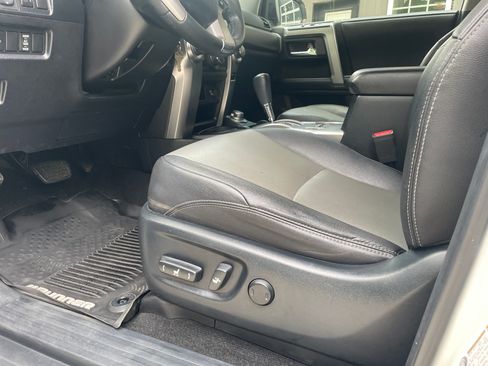 Used 2018 Toyota 4Runner SR5 Premium AWD/4WD image 29