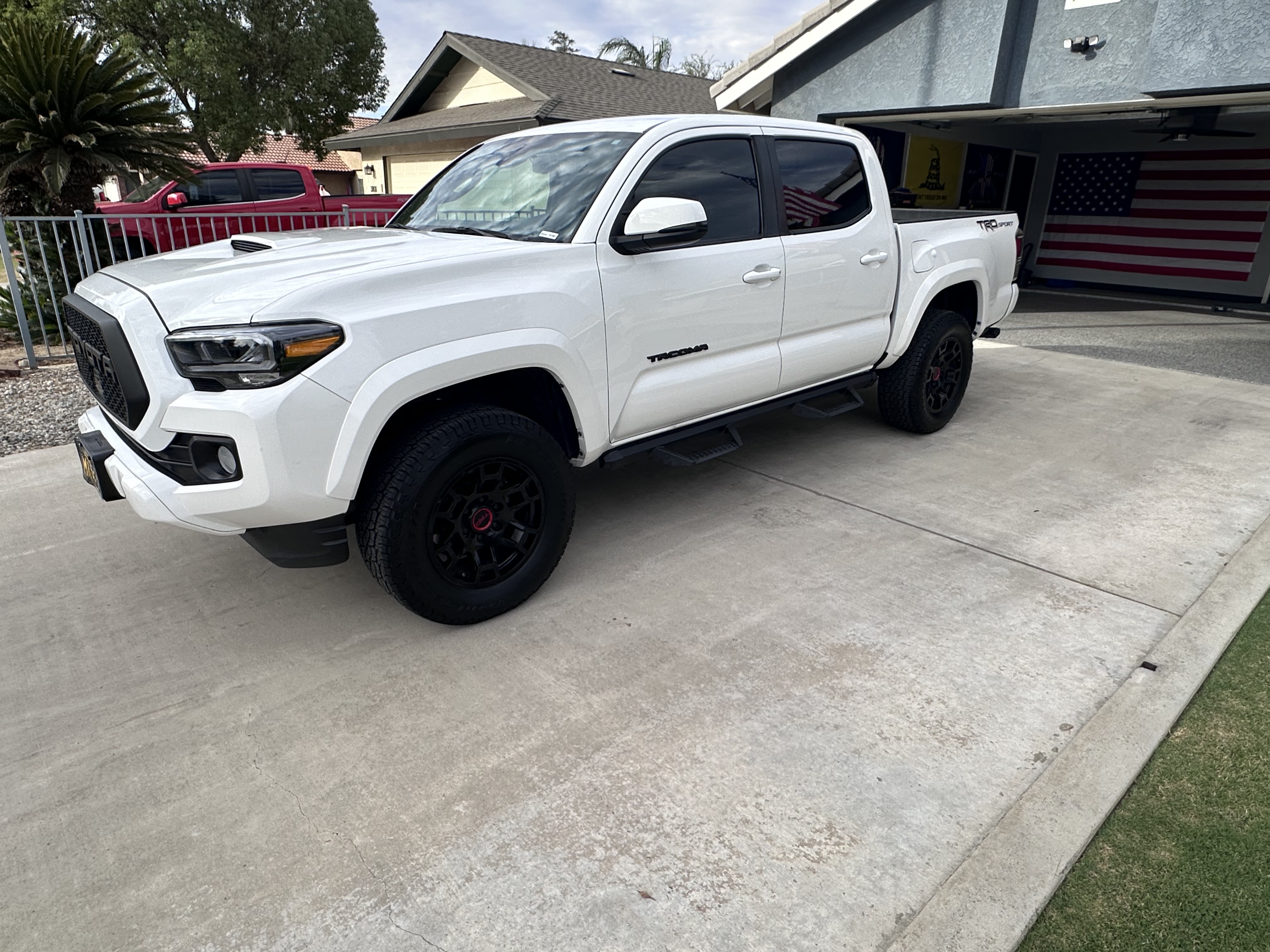 Used 2021 Toyota Tacoma TRD Sport w/ Technology Package RWD image 9