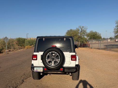 Used 2019 Jeep Wrangler Unlimited Sahara AWD/4WD image 5