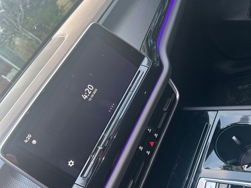 Used 2024 Volkswagen Atlas Peak Edition SEL image 5