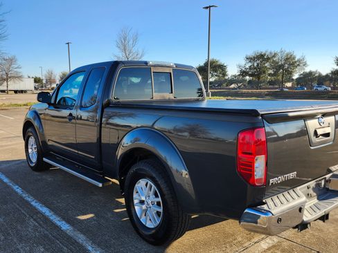 Used 2015 Nissan Frontier SV image 4