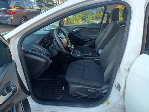 Used 2016 Ford Focus SE w/ SE Sport Package image 6