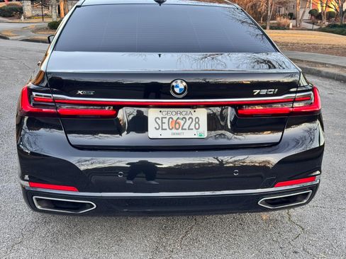 Used 2022 BMW 750i xDrive w/ Luxury Rear Seating Package image 12