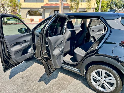 Used 2021 Nissan Kicks S FWD image 12