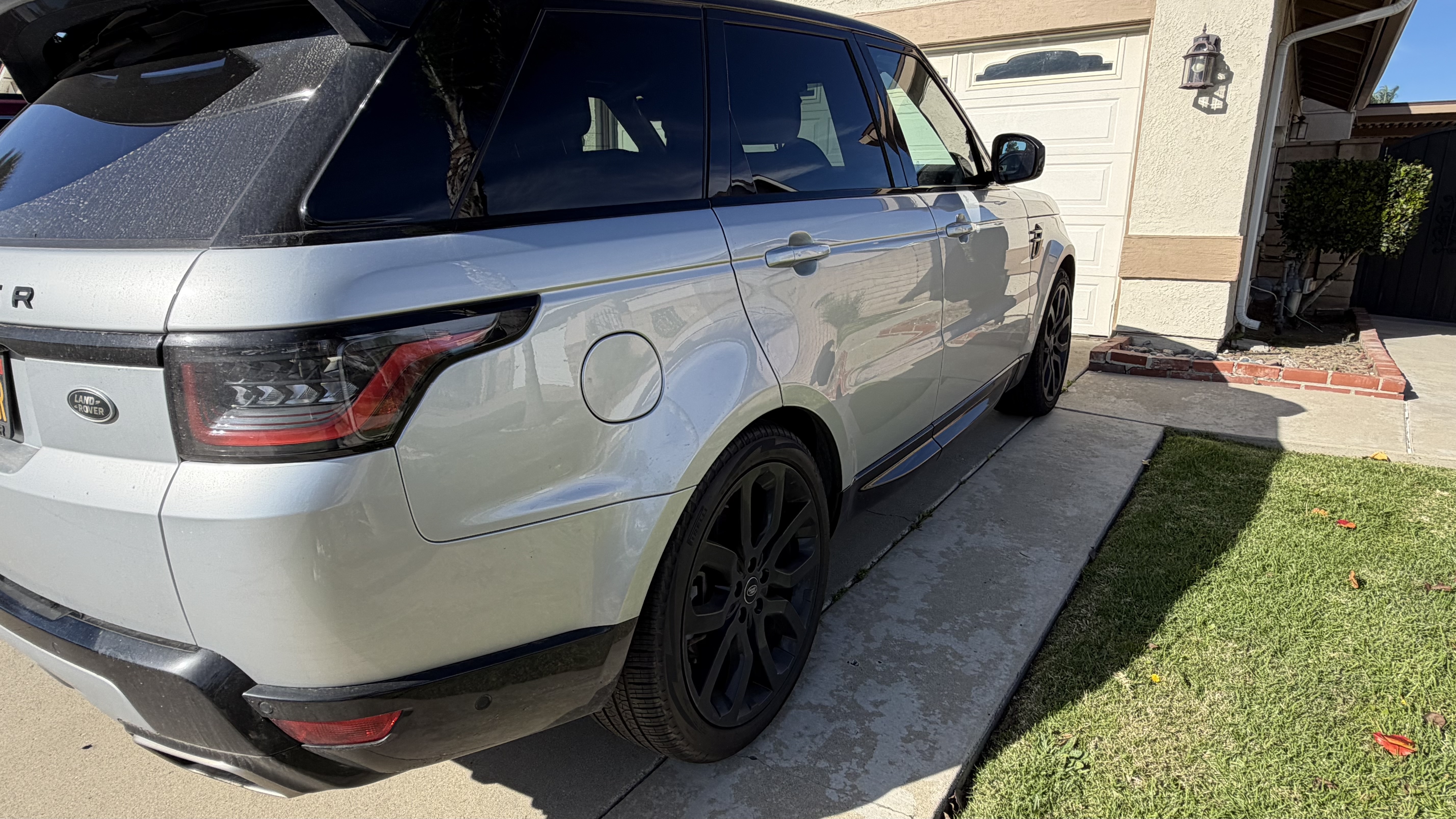 Used 2022 Land Rover Range Rover Sport HSE Silver Edition AWD/4WD image 2