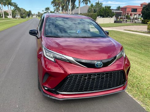 Used 2022 Toyota Sienna XSE w/ XSE Plus Package FWD image 10