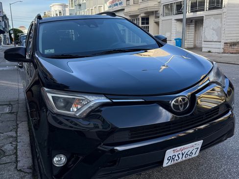 Used 2017 Toyota RAV4 LE image 1