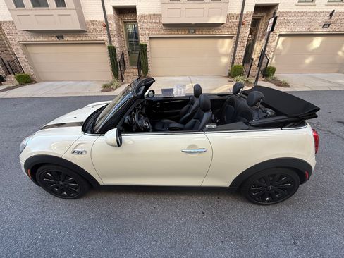 Used 2018 MINI Cooper S image 2