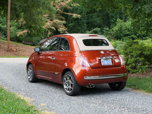 Used 2012 FIAT 500 Lounge w/ Luxury Leather Pkg FWD image 4