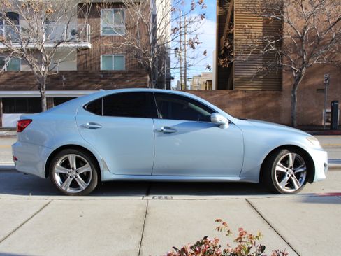 Used 2011 Lexus IS 250 w/ Premium Pkg Value Edition image 9