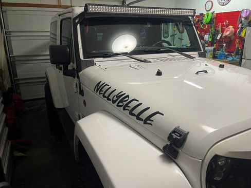 Used 2018 Jeep Wrangler Sahara w/ Connectivity Group image 11