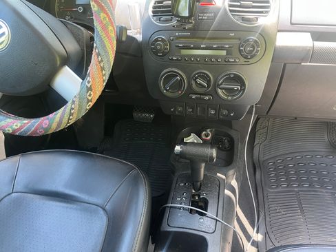 Used 2008 Volkswagen Beetle S FWD image 10