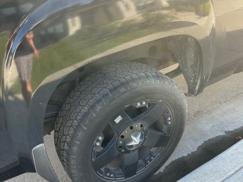 Used 2008 GMC Sierra 1500 Denali w/ Sun And Navigation Package image 4