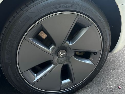 Used 2022 Tesla Model 3 Long Range AWD/4WD image 18