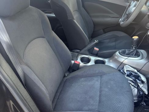 Used 2011 Nissan Juke SV image 2