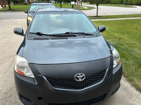 Used 2010 Toyota Yaris Sedan image 2