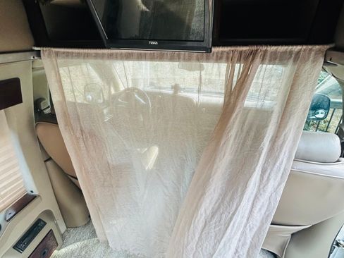 Used 2002 Chevrolet Express 1500 w/ LS Preferred Equipment Group image 13