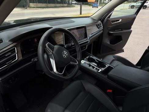 Used 2024 Volkswagen Atlas SEL AWD/4WD image 23