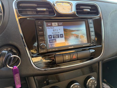 Used 2011 Chrysler 200 Touring image 12