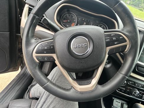 Used 2015 Jeep Cherokee Latitude w/ Comfort/Convenience Group FWD image 18