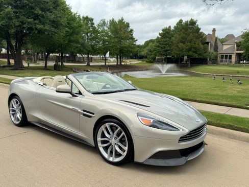 Used 2016 Aston Martin Vanquish Volante RWD image 13