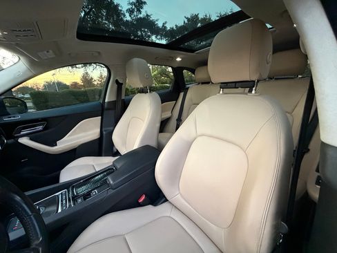Used 2019 Jaguar F-PACE Premium image 27