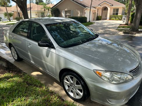 Used 2005 Toyota Camry LE FWD image 23