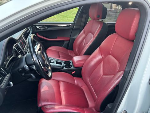 Used 2017 Porsche Macan S image 9