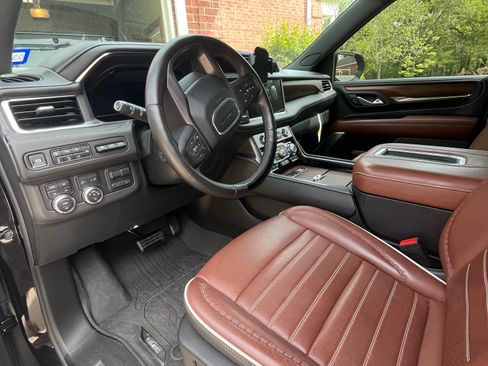 Used 2024 GMC Yukon Denali Ultimate w/ LPO, Floor Liner Package image 5