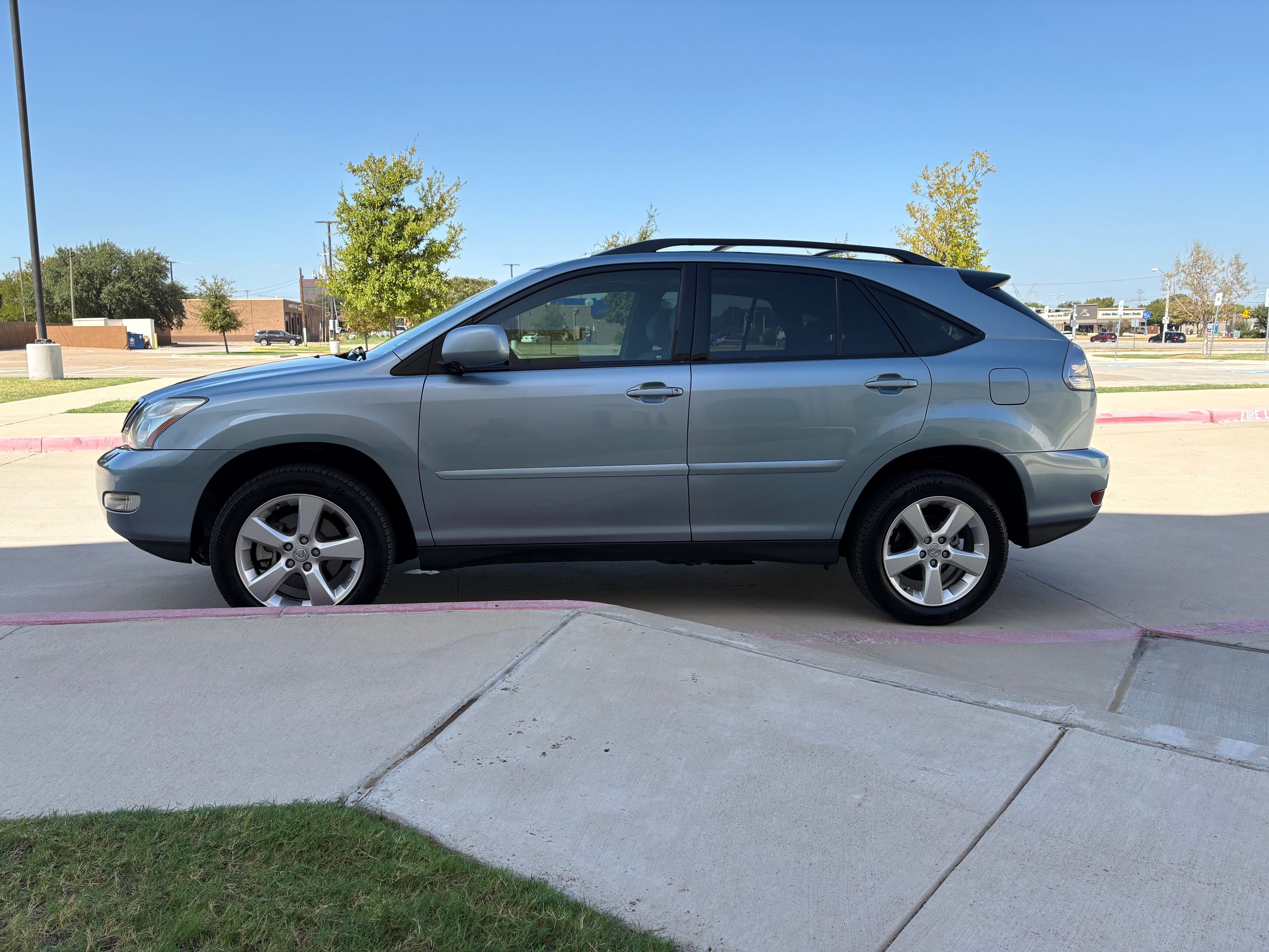 Used 2006 Lexus RX 330 FWD image 4