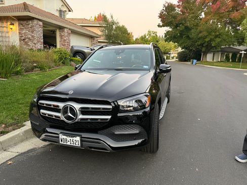Used 2021 Mercedes-Benz GLS 450 4MATIC image 2