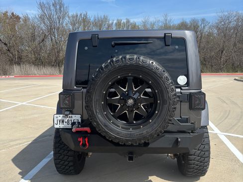 Used 2014 Jeep Wrangler Unlimited Sahara w/ Connectivity Group image 18