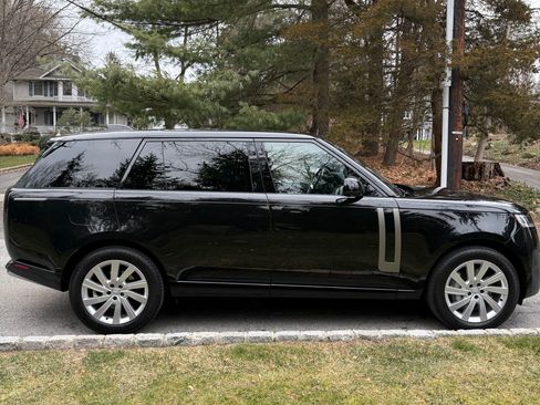Used 2024 Land Rover Range Rover Long Wheelbase SE image 13